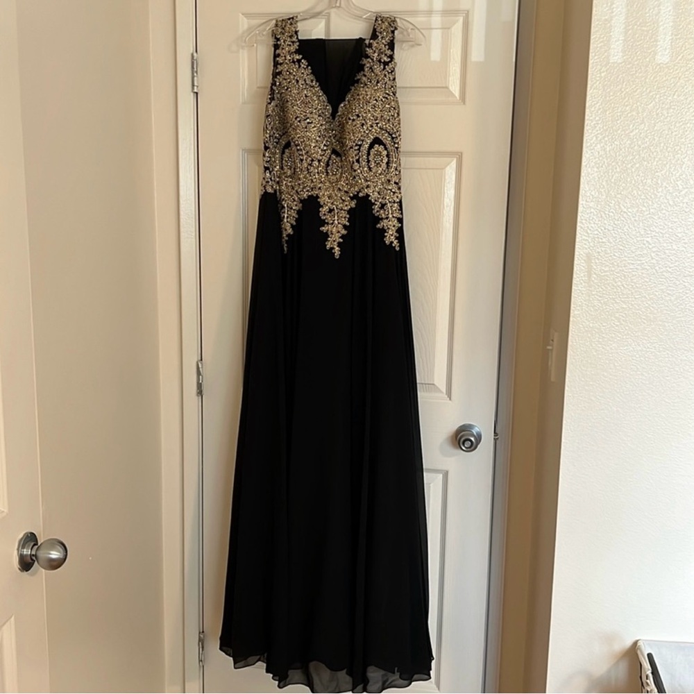 V-Neck Women Long Appliques Lace Satin Formal Floral Evening Ball Gown